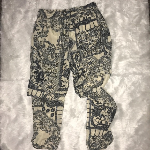 Women’s printed drawstring pant - Picture 2 of 5